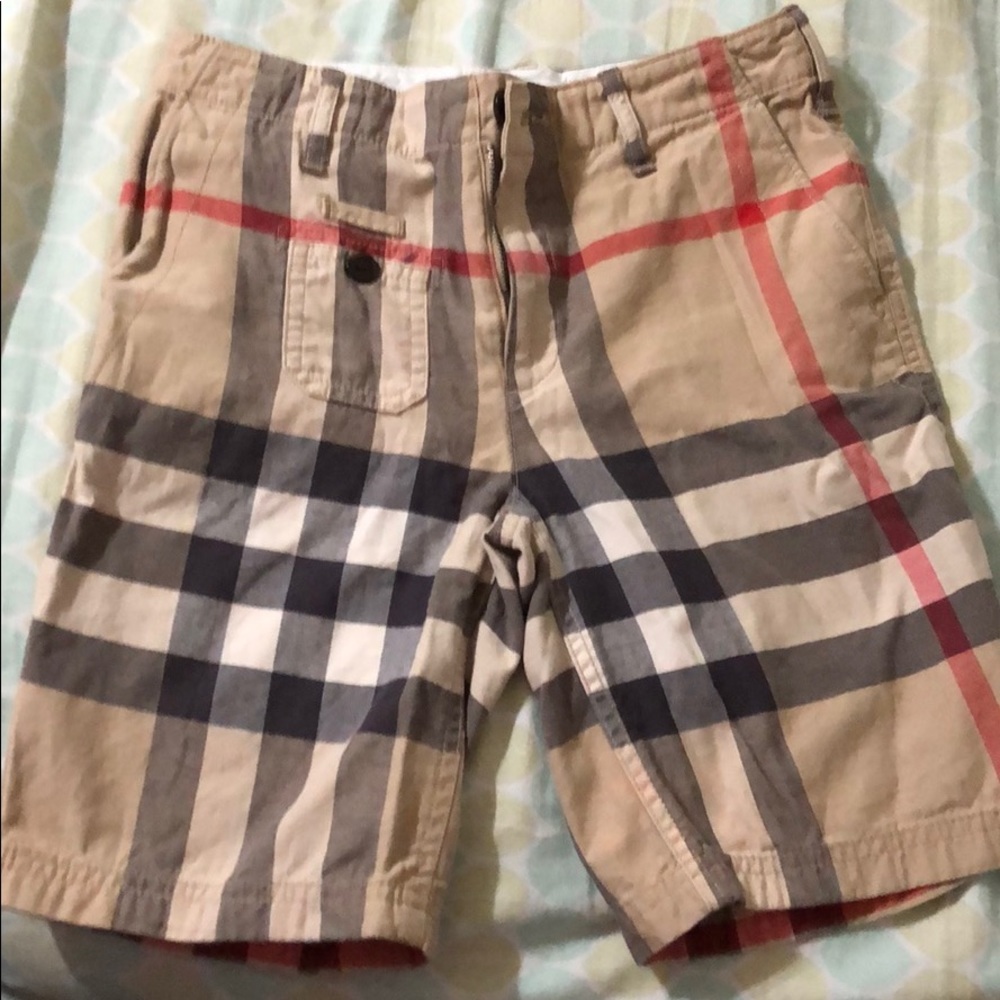 Boys Burberry shorts 💯 authentic size 10